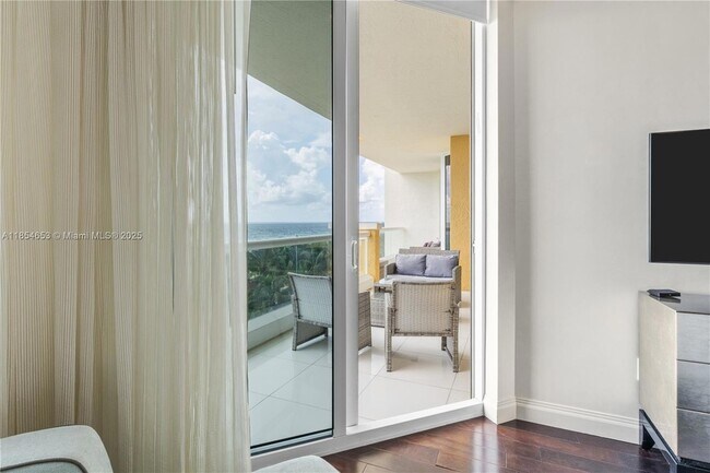 Building Photo - 17875 Collins Ave