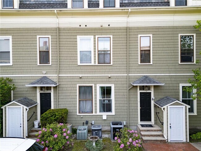 Building Photo - 99 Almy St