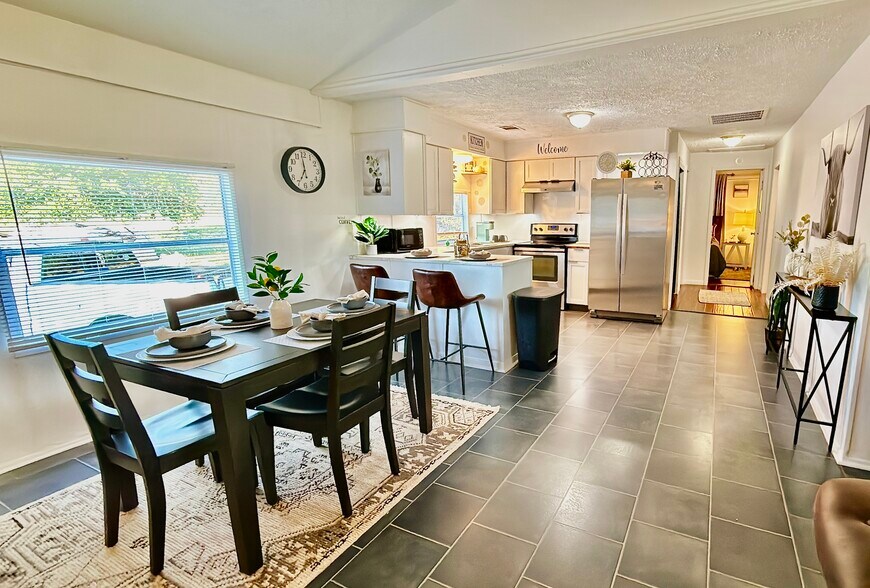 Open Kitchen / Eating Area - 10603 Thomaswood Ln