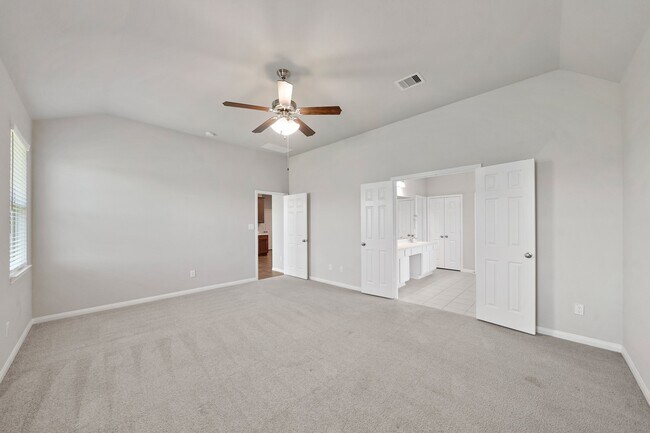 Building Photo - 6010 Kolle Dr