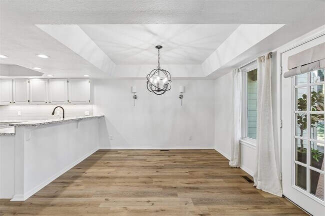 Building Photo - 11819 Red Oak Way