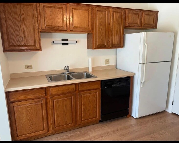 Building Photo - 380 Heather Ct