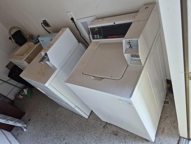 Building Photo - 5617 Gateway Dr