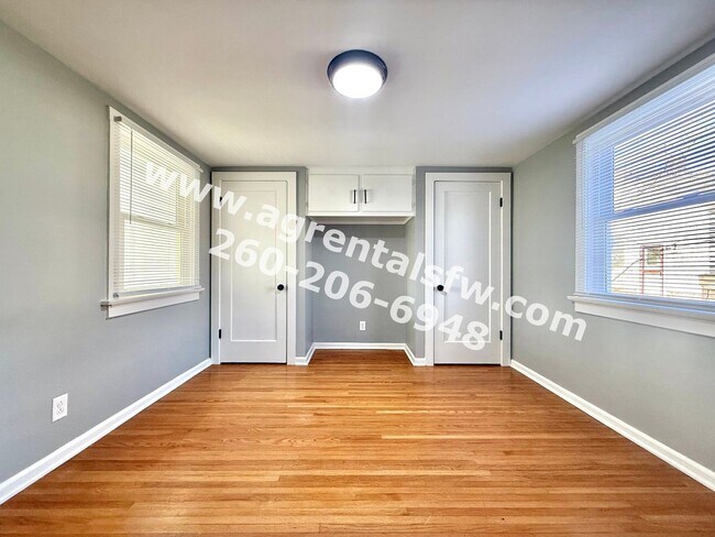 Building Photo - 2 Bedroom House