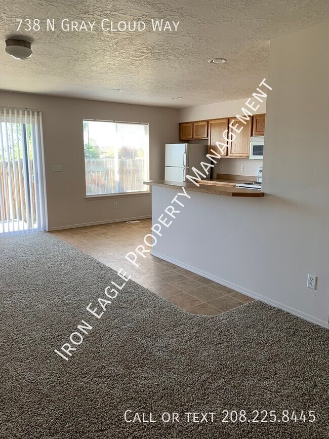 Building Photo - 738 N Gray Cloud Way