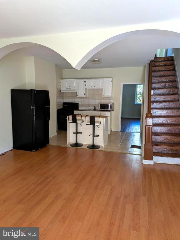Primary Photo - 57 E Collom St