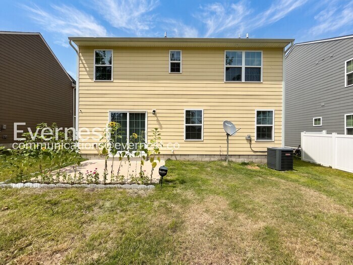 Building Photo - 1344 Tree House Dr