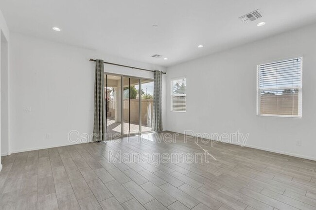 Building Photo - 45 N Iss Dr