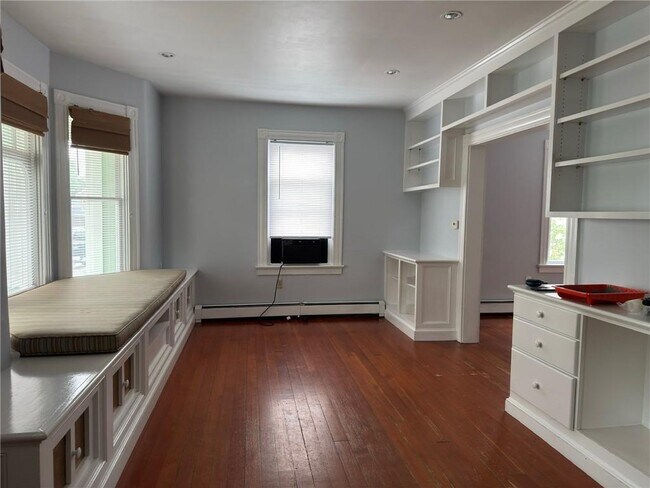 Building Photo - 67 Hall Ave