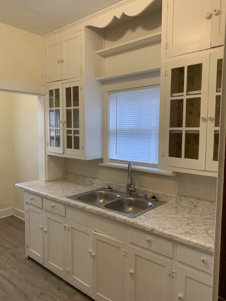 Building Photo - 520 SW 5th St