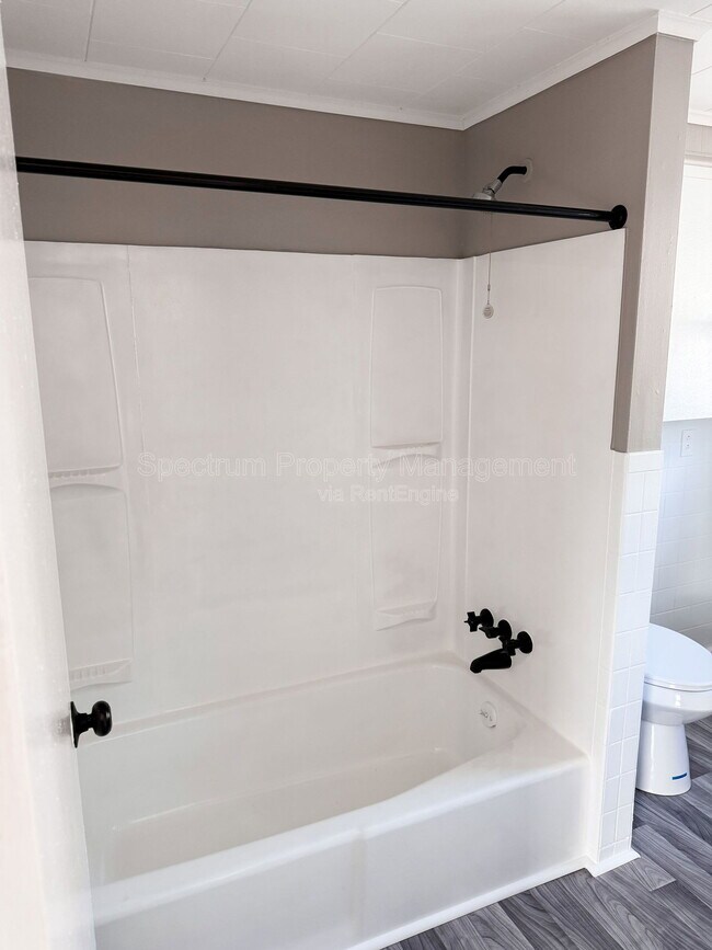 Building Photo - 88 Elm St