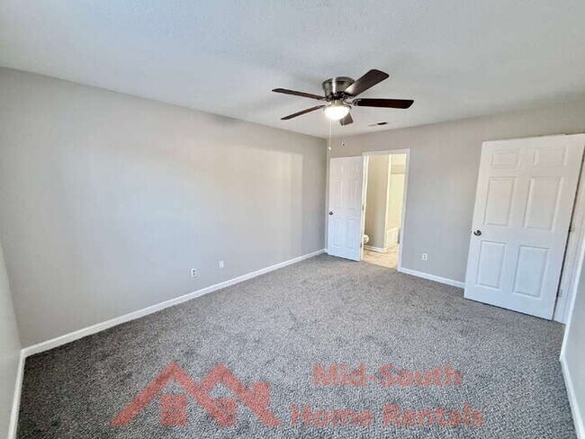 Building Photo - 5827 Hickory Nutt Ln