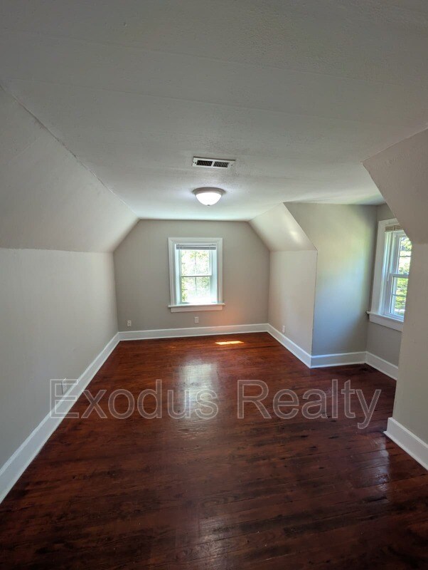 Building Photo - 312 Bracken St