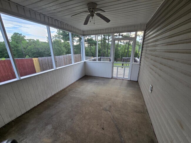 Building Photo - 150 Bear Creek Dr
