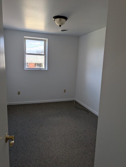 Building Photo - 1136 Allegheny St