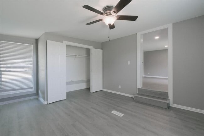 Building Photo - 22 Niederwald Dr