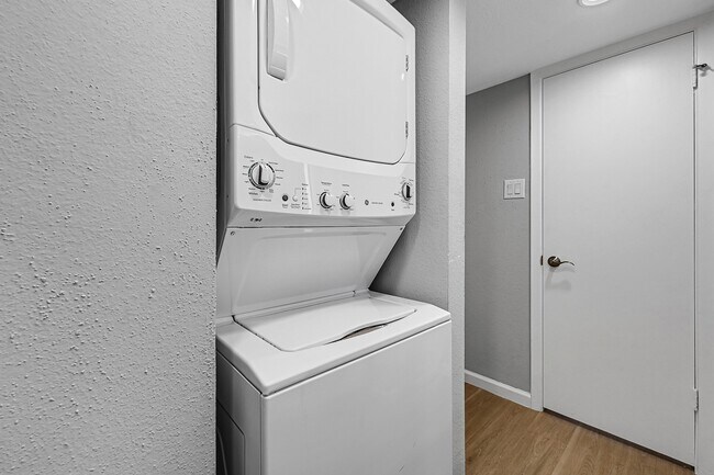 Building Photo - 7555 Katy Fwy