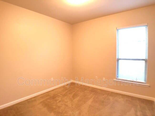 Building Photo - 13838 Ponderosa Dr