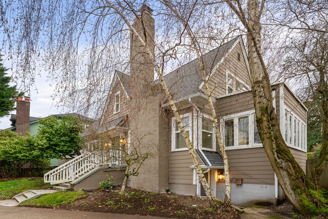 Building Photo - 7804 Lake City Way NE