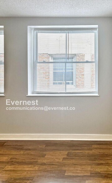 Building Photo - 315 N Spruce St