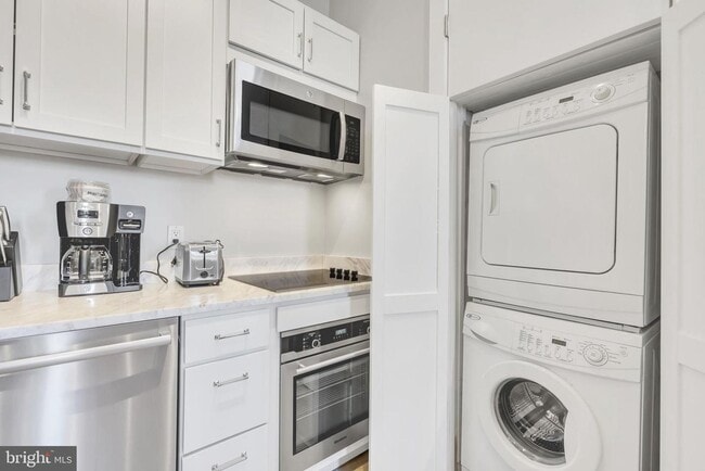 Building Photo - Sunny 1 bedroom/1 bath in Adams Morgan!