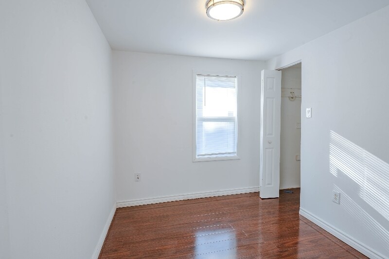 Building Photo - 301 McLean St