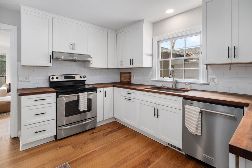 Building Photo - 1055 Grand Concourse St
