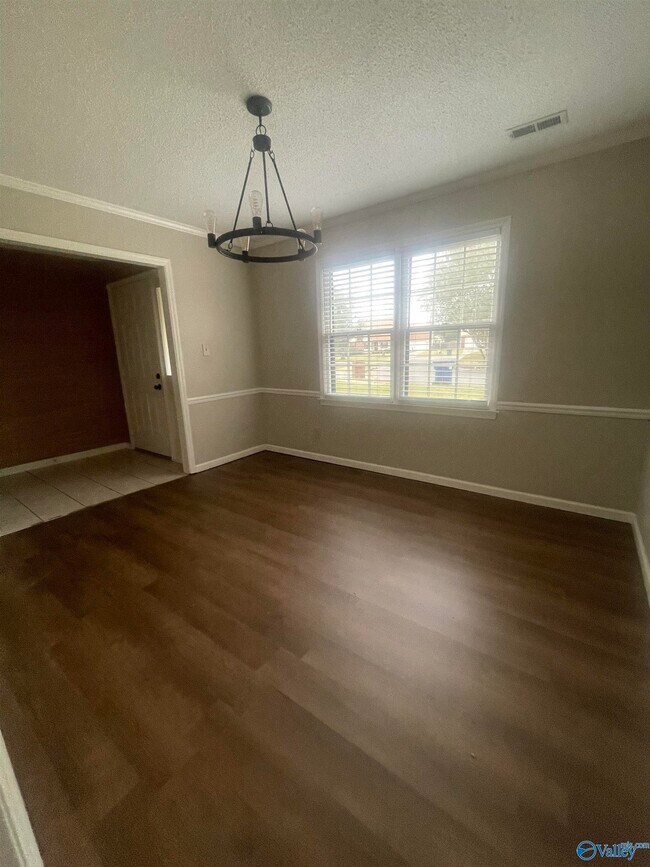 Building Photo - 1808 Hollytree Dr NW