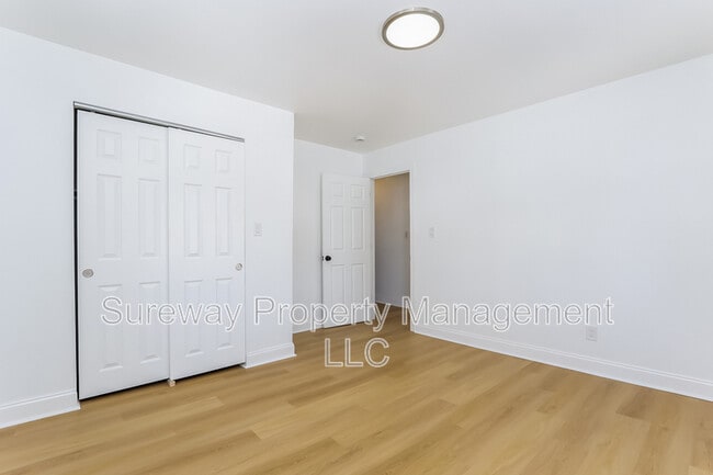 Building Photo - 300 Monroe Ave