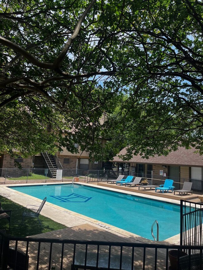Building Photo - 5608 Cougar Dr