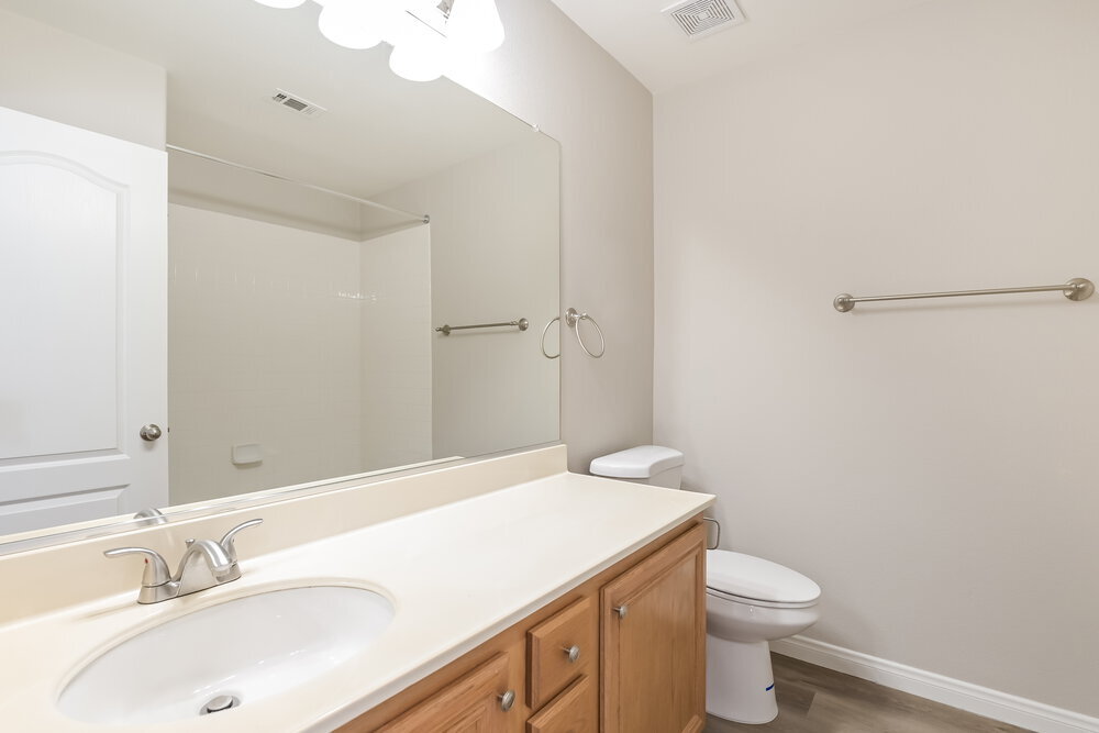 Building Photo - 1075 Silver Star St