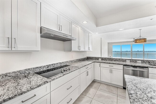 Building Photo - 1435 S Harbor City Blvd