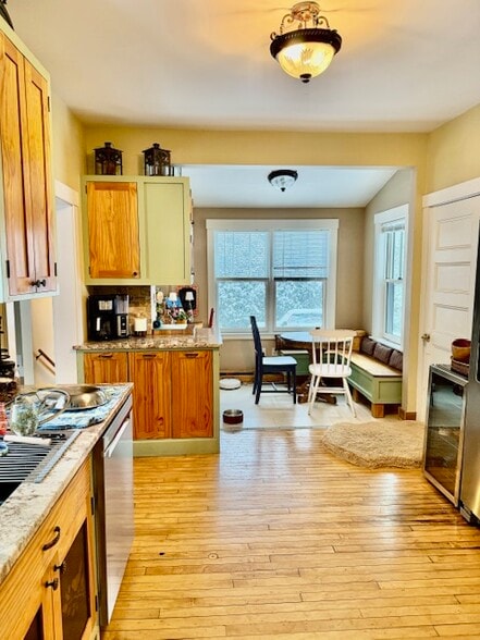 Building Photo - 10 Pine Point Rd