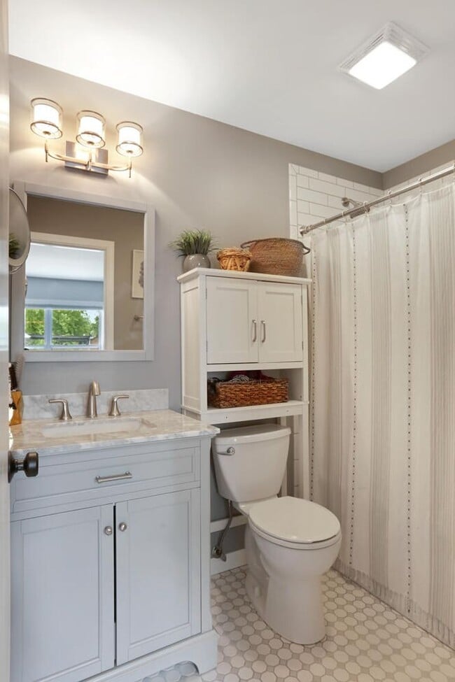 Building Photo - New Rental! 3 Bed, 2 Bath, 2 Car Garage, F...