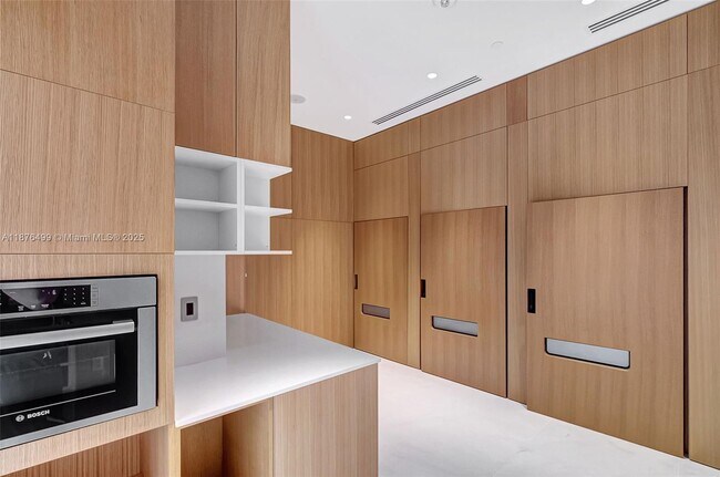 Building Photo - 300 Biscayne Blvd Way