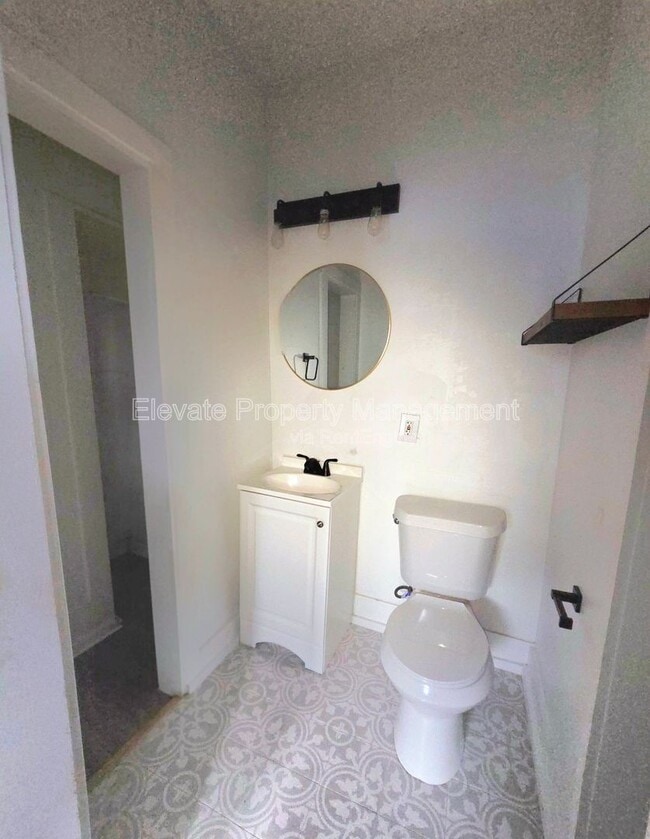 Building Photo - 1625 NW 33rd St