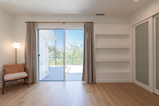 Building Photo - Stunning Views from Silver Lake Hillside Home for Rent with Spectacular Views