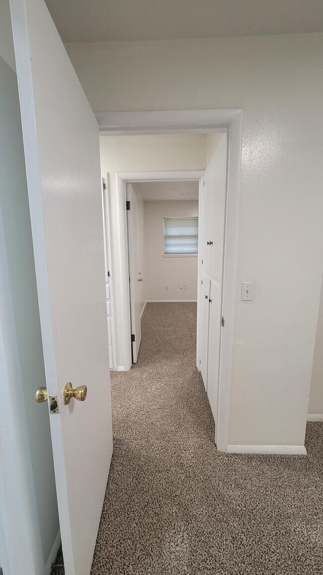 Building Photo - 515 Gayclifee Terrace