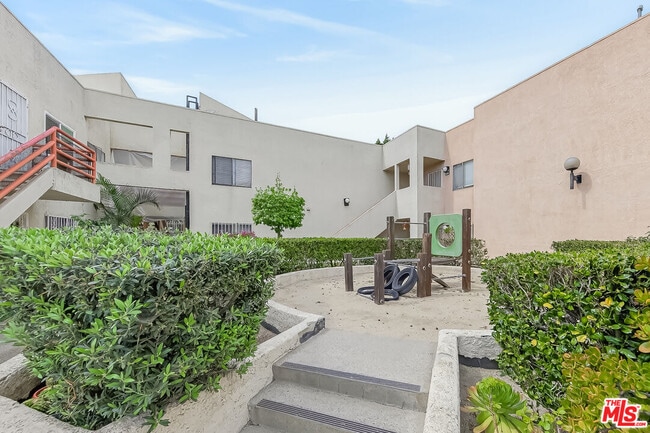Building Photo - 1118 Valencia St