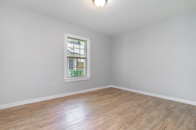 Building Photo - Affordable 2bed/1bath unit!