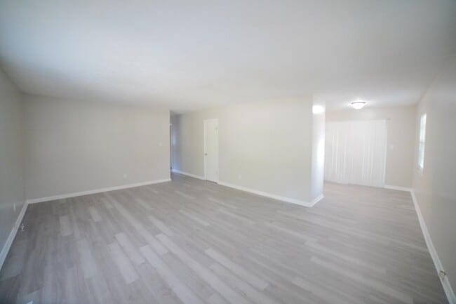 Building Photo - 1726 Hartsfield Rd