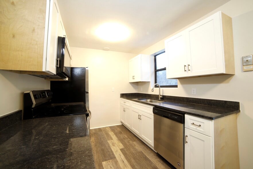 Eat In Kitchen - 113 Astor St