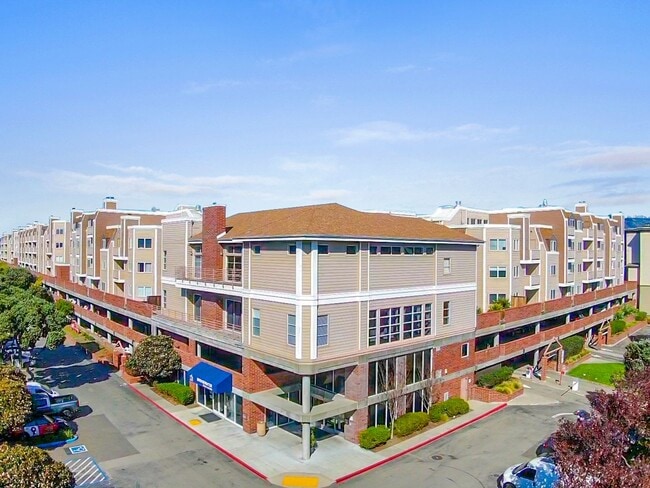 Building Photo - Top Floor Sweet and Spacious studio with resort style amenities and In-Unit Washer & Dryer!
