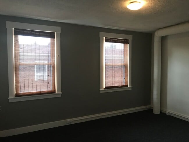 Building Photo - UPDATED SQUIRREL HILL HOUSE, AMAZING LOCATION AVAILABLE AUGUST!