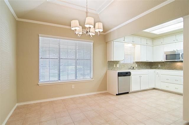 Building Photo - 120 Marseille Dr