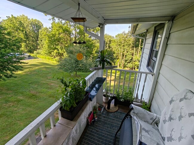 Private porch - 45 Beakes Rd