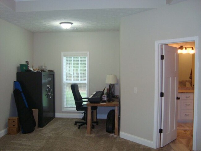 Building Photo - Home in Phenix City available to rent 10/2...