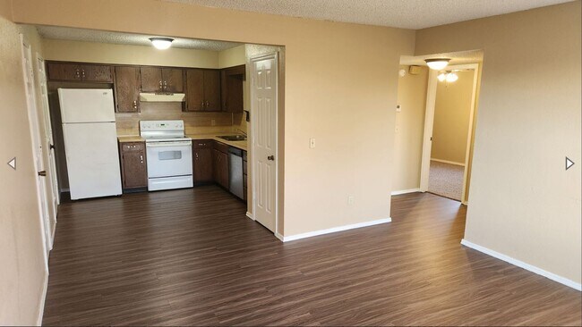 Building Photo - Spacious 2 bed, 1 bath unit in Sand Springs