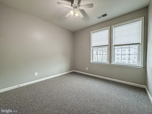 Building Photo - 42212 Water Iris Terrace