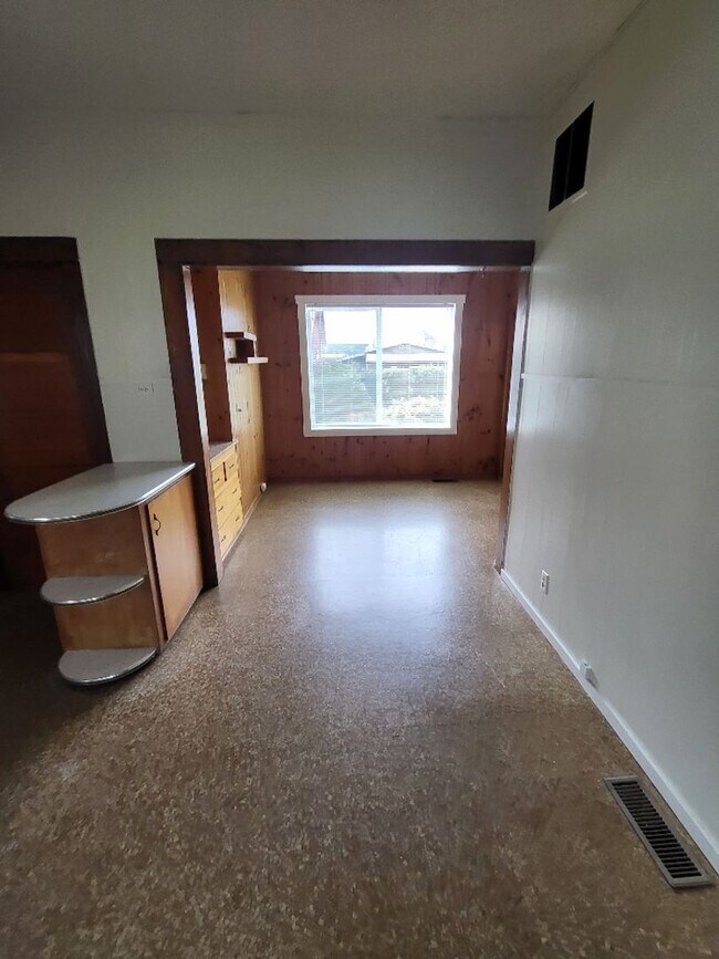 Building Photo - STATUS: *PENDING APPLICATION*| R98C | $2095.00